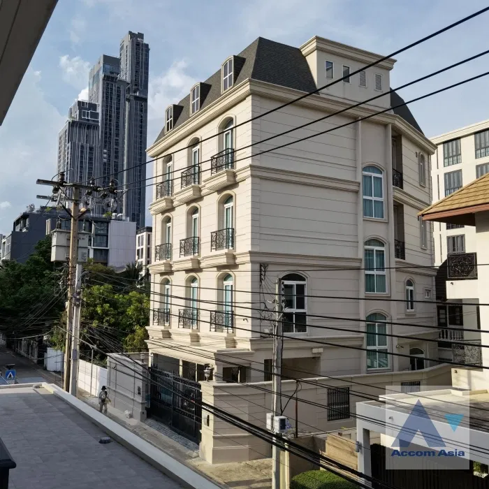 รูป 🔼🔽 AccomA 📩 Luxury,Penthouse,Private Swimming Pool,Top floor 2 BR House in Khlong Ton Nuea (AA43710) - รูปที่ 17/18