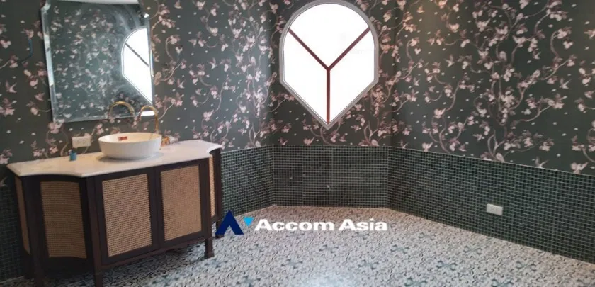 picture 🔼🔽 AccomA 📩  3 BR Townhouse in Khlong Ton Nuea (AA26641) - 8/20
