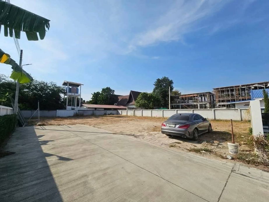 picture Beautiful land for sale in the project Soi K9, Huai Yai, Pattaya. - 7/8