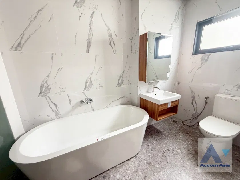 picture 🔼🔽 AccomA 📩 Newly renovated townhouse 5 beds for rent in Sukhumvit (AA43569) - 17/20