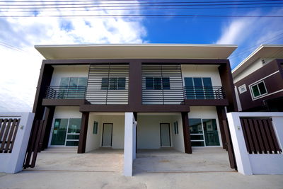 บ้านแฝด นครสวรรค์ : บ้านแฝด อ.ชุมแสง จ.นครสวรรค์ (พร้อมเข้าอยู่)
