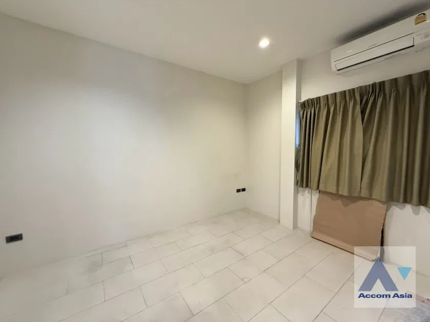 รูป 🔼🔽 AccomA 📩  Contemporary Tropical Home with Pool and Garden Views (AA43456) - รูปที่ 12/20