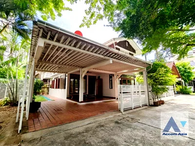 เช่าบ้านเดี่ยว พร้อมพงษ์ : 🔼🔽 AccomA 📩 Spacious 2-storey house with balcony in Phrom phong (4005601)
