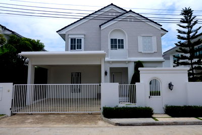 Houses for rent : Chaiyapruek Bangna km15 New house 