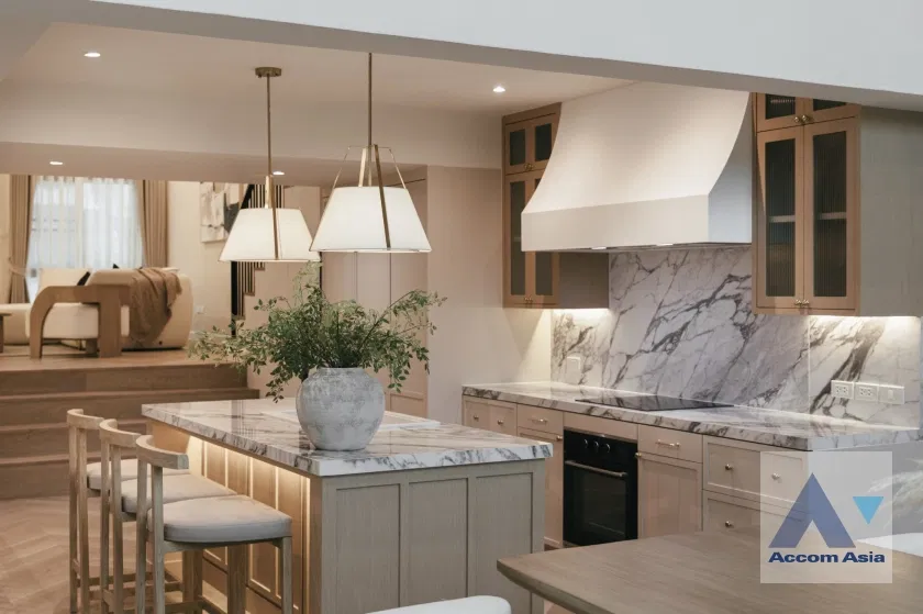 picture 🔼🔽 AccomA 📩 Newly renovated,Pet friendly 5 BR Townhouse @Regent 71 (AA43782) - 9/13