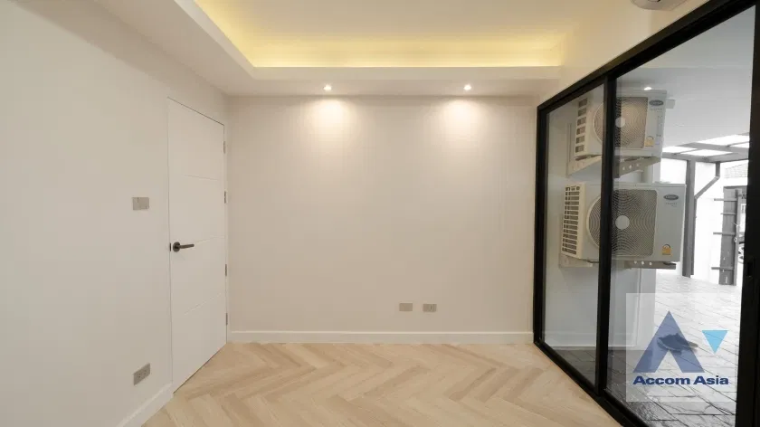 picture 🔼🔽 AccomA 📩  Newly renovated townhome 4 beds for rent in Sukhumvit, Bangkok near BTS Phra khanong (AA33050) - 14/20