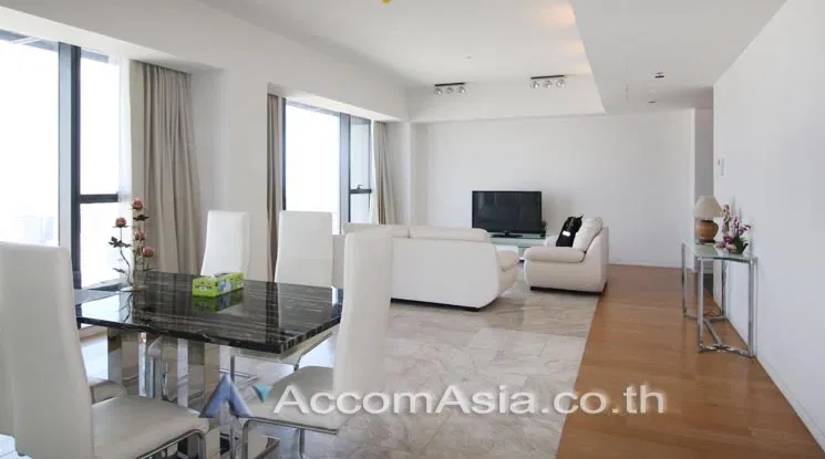 รูป 🔼🔽 AccomA 📩  Modern condominium with natural light and open layout in Sathorn (AA13551) - รูปที่ 1/9