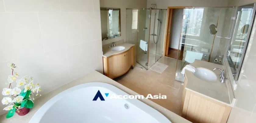 รูป 🔼🔽 AccomA 📩  Well-lit condominium with wood accents and panoramic windows in Sathorn (AA19577) - รูปที่ 14/18