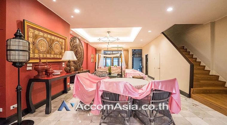 🔼🔽 AccomA 📩 Home Office 4 BR Townhouse in Khlong Tan Nuea (AA27813)