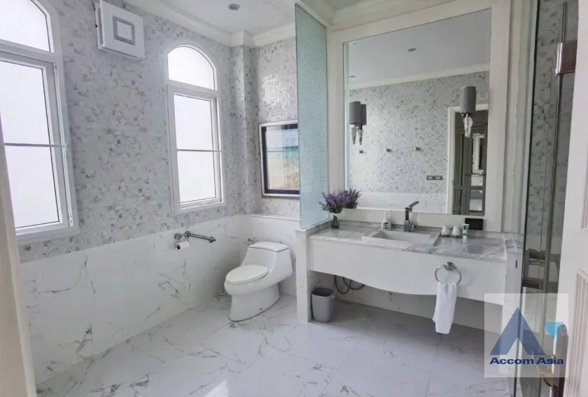 รูป 🔼🔽 AccomA 📩 Luxury,Penthouse,Private Swimming Pool,Top floor 2 BR House in Khlong Ton Nuea (AA43710) - รูปที่ 15/18
