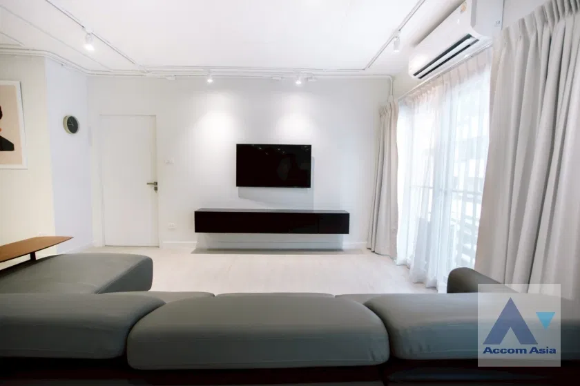 picture 🔼🔽 AccomA 📩 Newly renovated 2 BR Condominium @Navin Court (AA44330) - 6/20