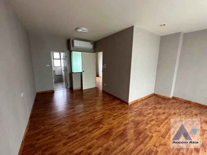 รูป 🔼🔽 AccomA 📩 Townhouse in a private project with backyard and pet-friendly policy (13001080) - รูปที่ 4/18
