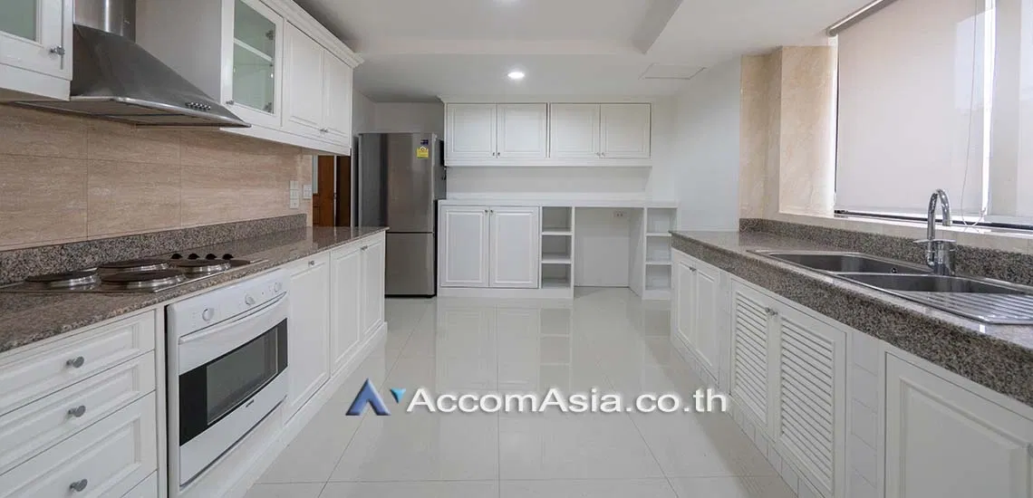 picture 🔼🔽 AccomA 📩 Elegant wooden condominium with warm tones and dining alcove (23622) - 4/10