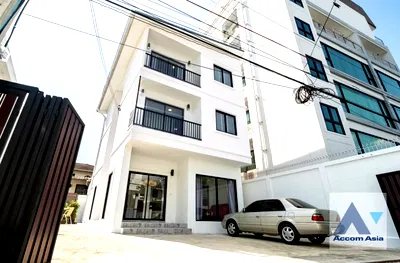บ้านเดี่ยว ซอยปรีดี พนมยงค์ (สุขุมวิท 71) : 🔼🔽 AccomA 📩  3 BR House in Phra Khanong Nuea (AA27578)