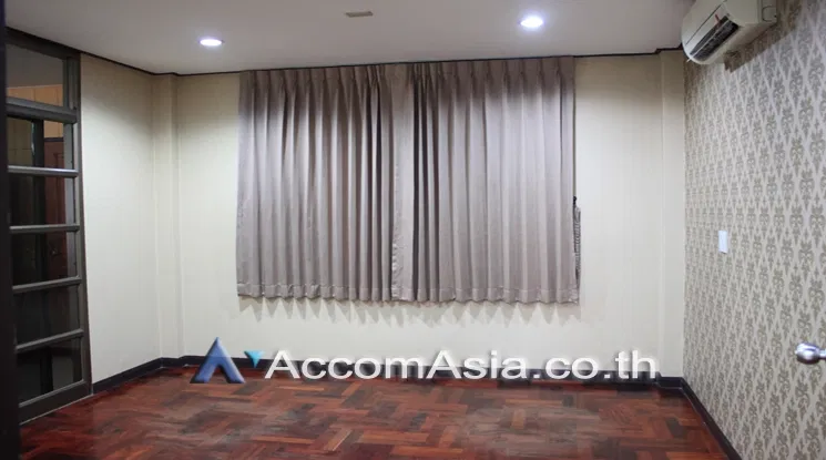picture 🔼🔽 AccomA 📩 Home Office 4 BR House in Khlong Ton Nuea (13000877) - 7/11