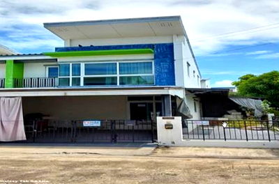 ทาวน์เฮ้าส์ เนื้อที่ทั้งหมด 136 ตารางเมตร 10/199 หมู่บ้านรสา แกรนด์ วิว 7 แขวงสีกัน เขตดอนเมือง กรุงเทพมหานคร ราคา 3,700,000 บาท