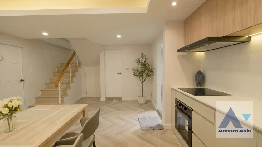 picture 🔼🔽 AccomA 📩  Newly renovated townhome 4 beds for rent in Sukhumvit, Bangkok near BTS Phra khanong (AA33050) - 10/20