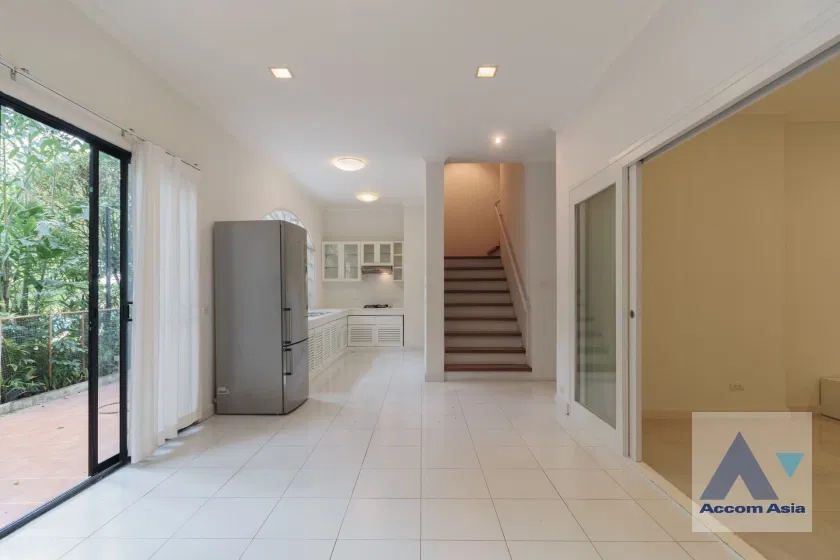 รูป 🔼🔽 AccomA 📩 Spacious 3-story townhouse with lush green space for rent in garden compound with pool (AA16507) - รูปที่ 4/20