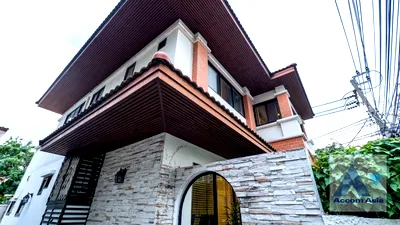 บ้านเดี่ยว BTS เอกมัย : 🔼🔽 AccomA 📩 Private Swimming Pool,Home Office 3 BR House in Khlong Ton Nuea (40069)