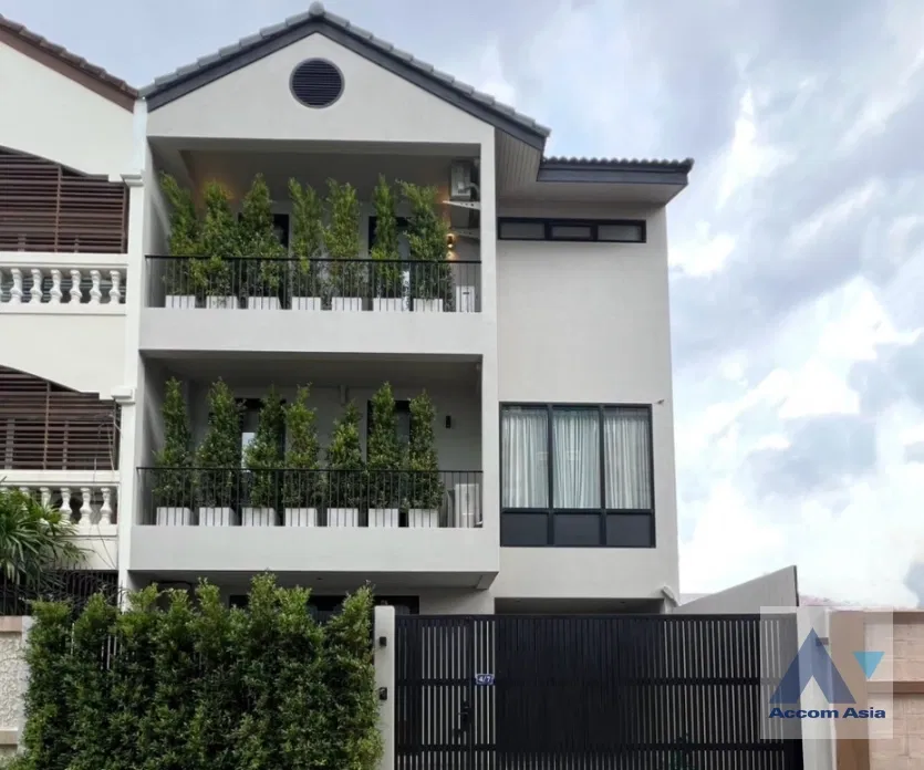 picture 🔼🔽 AccomA 📩  4 BR House in Phra Khanong Nuea (AA44002) - 1/16