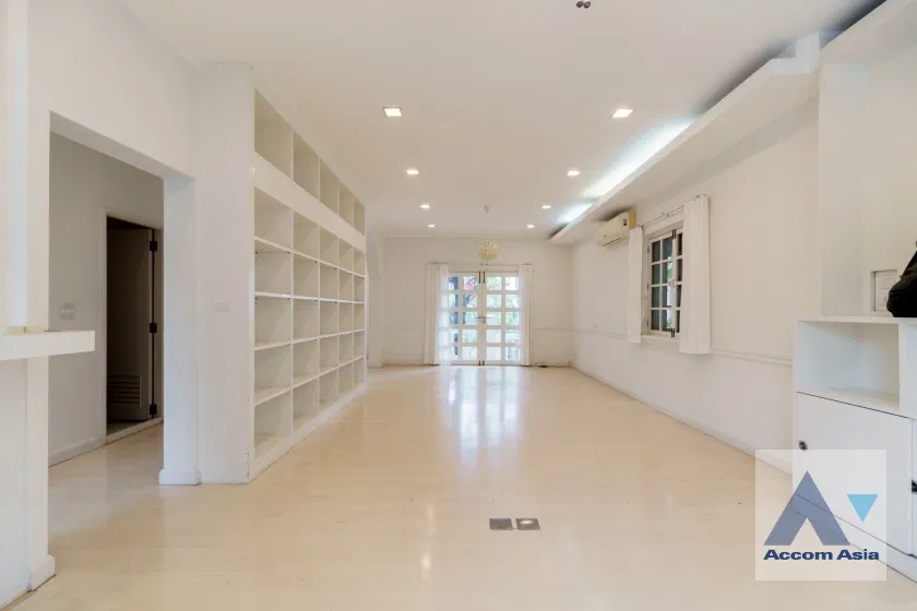 รูป 🔼🔽 AccomA 📩 Spacious 3-story townhouse with lush green space for rent in garden compound with pool (AA16507) - รูปที่ 13/20