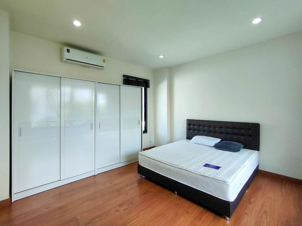 picture Modern-Style 4-Bedroom House with Bathtub, Just 10 Minutes to Chiang Mai Airport - 44/50