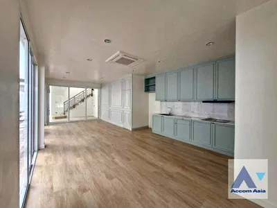 เช่าบ้านเดี่ยว เขตสาทร : 🔼🔽 AccomA 📩 Minimalist white home with skylight in Sathorn area (AA43631)