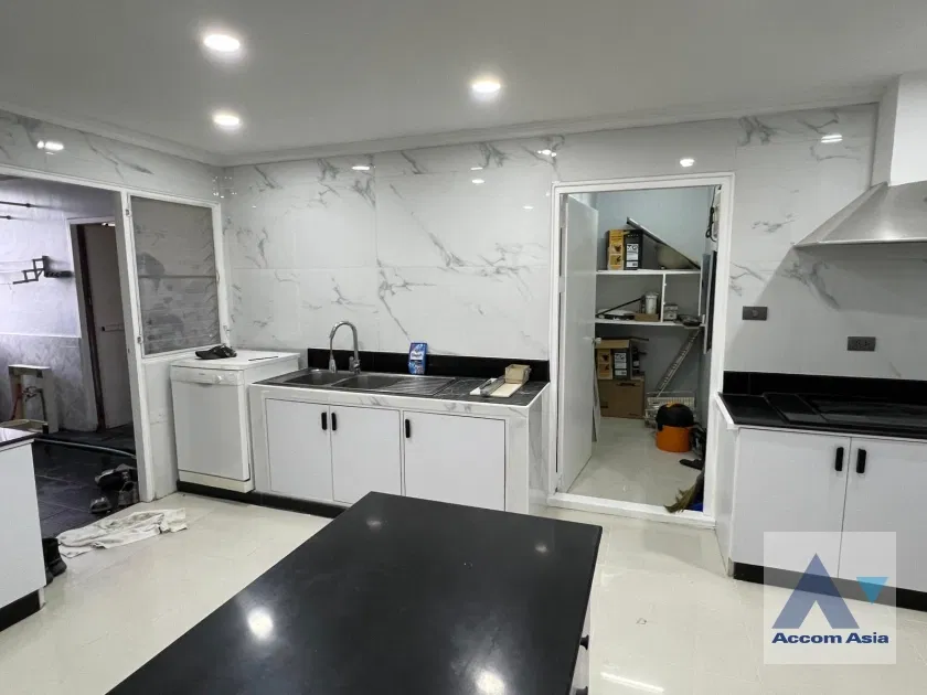 picture 🔼🔽 AccomA 📩 Modern condo in Sukhumvit with warm tones and airy layout (AA17280) - 10/20