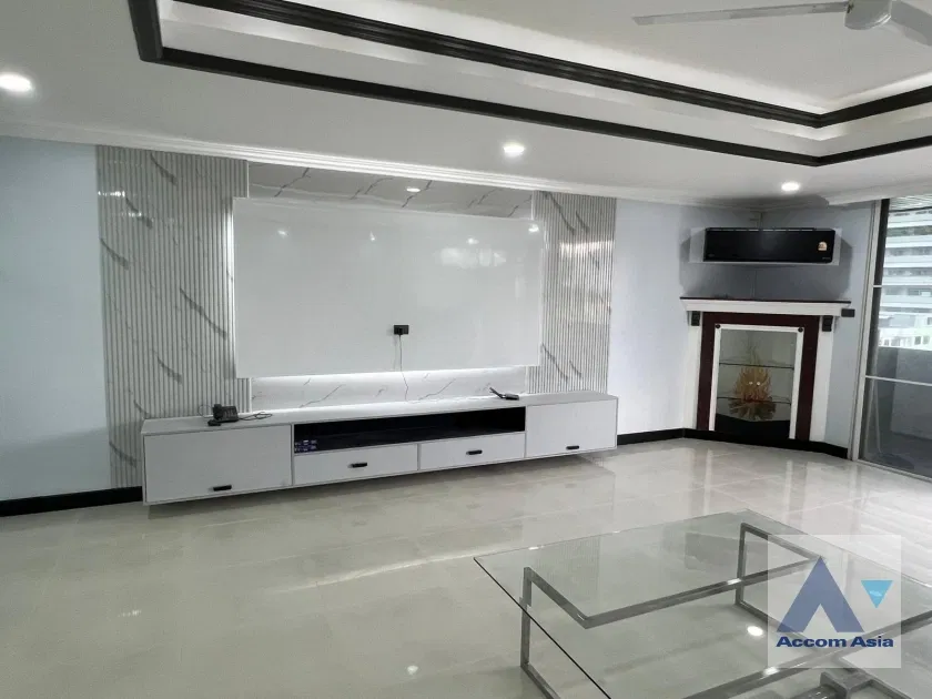 picture 🔼🔽 AccomA 📩 Modern condo in Sukhumvit with warm tones and airy layout (AA17280) - 2/20