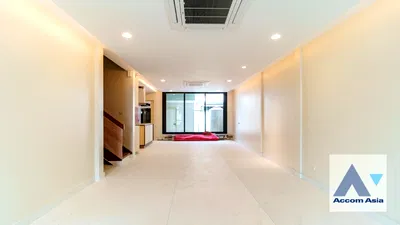 เช่าทาวน์โฮม MRT สุขุมวิท : 🔼🔽 AccomA 📩  3 BR Townhouse @KLANG Nivas (AA41761)