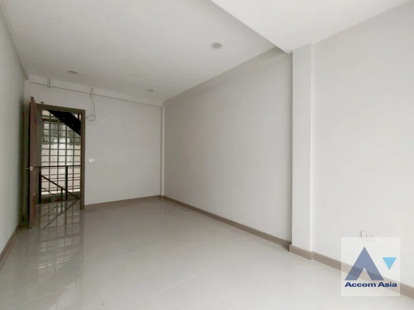 รูป 🔼🔽 AccomA 📩 Modern renovated townhouse in the heart of Ekkamai (AA42420) - รูปที่ 16/20