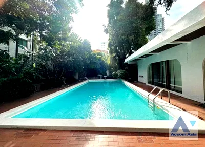 บ้านเดี่ยว BTS เอกมัย : 🔼🔽 AccomA 📩 Pet friendly,Private Swimming Pool,Garden 5 BR House in Khlong Ton Nuea (10003601)