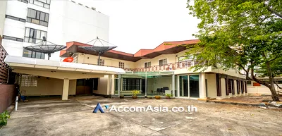เช่าบ้านเดี่ยว ถนนเพชรบุรี กรุงเทพฯ : 🔼🔽 AccomA 📩 Home Office 3 BR House in Khlong Toei (AA11344)