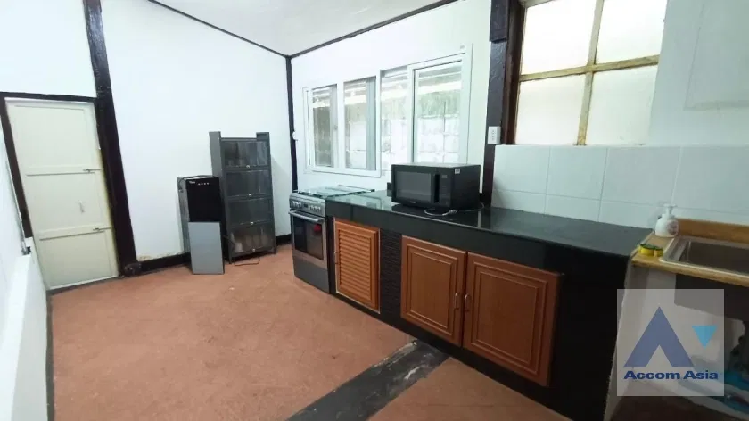 picture 🔼🔽 AccomA 📩 Classic home with private pool and garden in Phaholyothin (AA13424) - 14/20