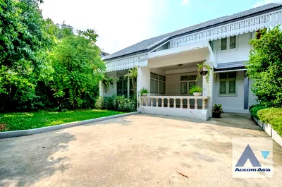 เช่าบ้านเดี่ยว ม.ราชภัฏวไลยอลงกรณ์ ศูนย์กรุงเทพ : 🔼🔽 AccomA 📩  2 BR House in  Lumphini (AA40144)