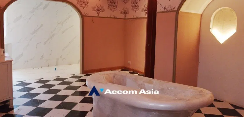 picture 🔼🔽 AccomA 📩  3 BR Townhouse in Khlong Ton Nuea (AA26641) - 15/20