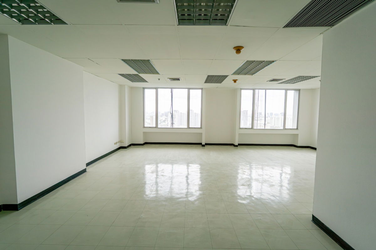 picture Office For Rent Forum Tower #MRT Huai Khwang - 2/9