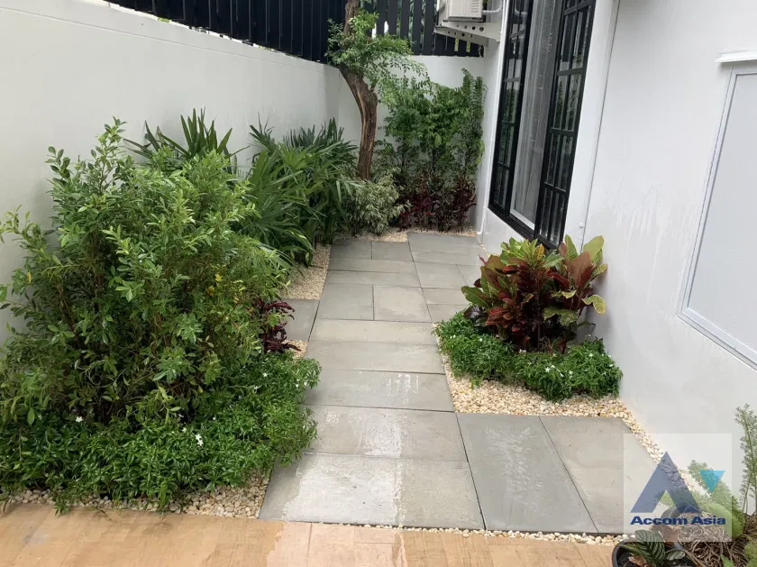 picture 🔼🔽 AccomA 📩  Newly renovated townhouse perfect for big family in Ekkamai, Sukhumvit (AA18461) - 16/19