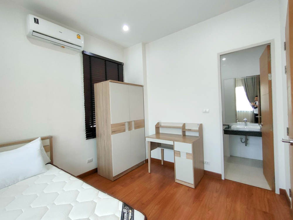 picture Modern-Style 4-Bedroom House with Bathtub, Just 10 Minutes to Chiang Mai Airport - 16/50