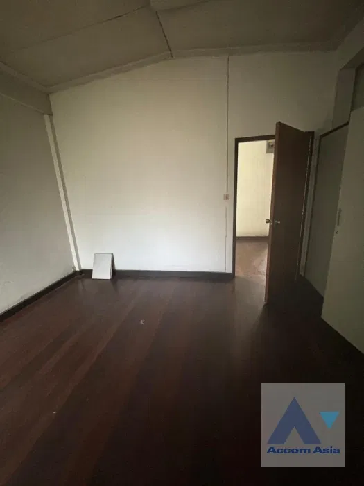picture 🔼🔽 AccomA 📩 Detached 2 storey house with garden for rent in Sukhumvit, Near Ekkamai Road (AA42507) - 7/11