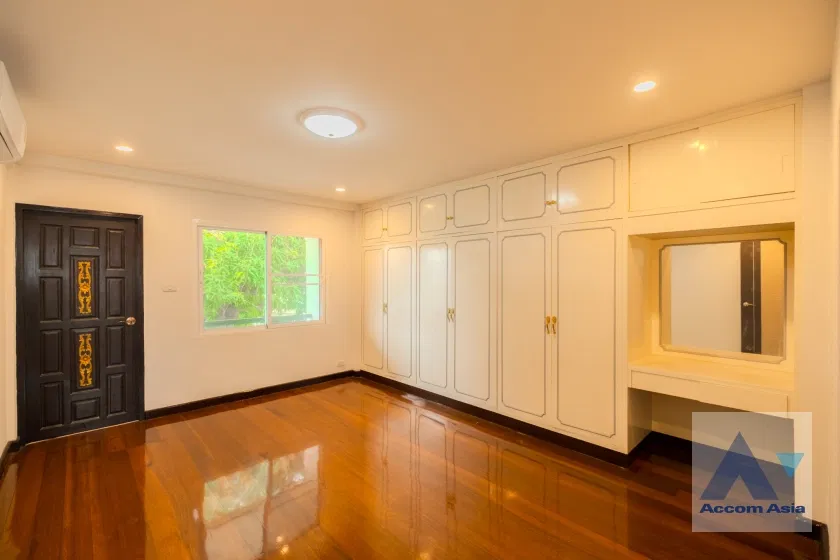 picture 🔼🔽 AccomA 📩 Spacious 2-Storey Home, 3 Beds, Garden Area for rent and sale in Phra khanong (AA25551) - 15/20
