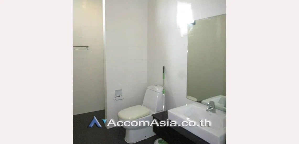 picture 🔼🔽 AccomA 📩 Home Office 3 BR Townhouse in Khlong Ton Nuea (AA11213) - 10/10