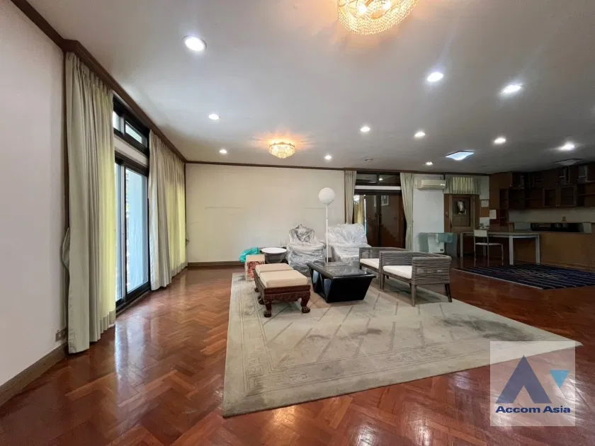 รูป 🔼🔽 AccomA 📩  Split-Level Modern-Vintage Home with Lawn and Mature Trees  (AA42371) - รูปที่ 9/20