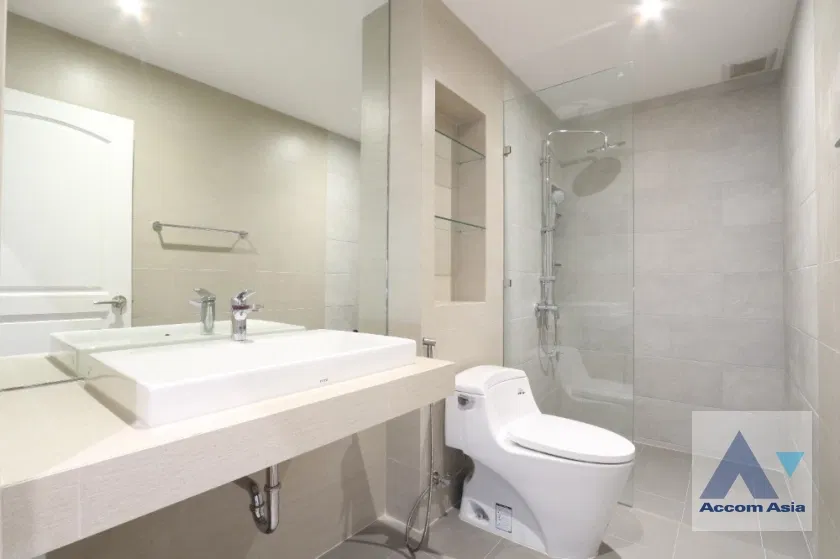 รูป 🔼🔽 AccomA 📩 Spacious townhouse with modern interior in the Sathorn area (AA39160) - รูปที่ 12/18