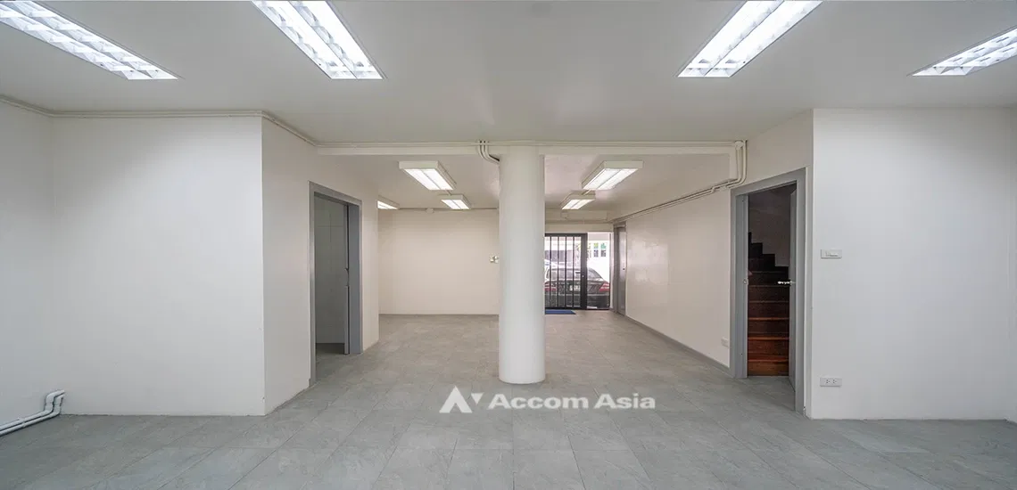 รูป 🔼🔽 AccomA 📩  Classic house with rooftop and stylish interior in Phrom Phong (110107) - รูปที่ 3/20
