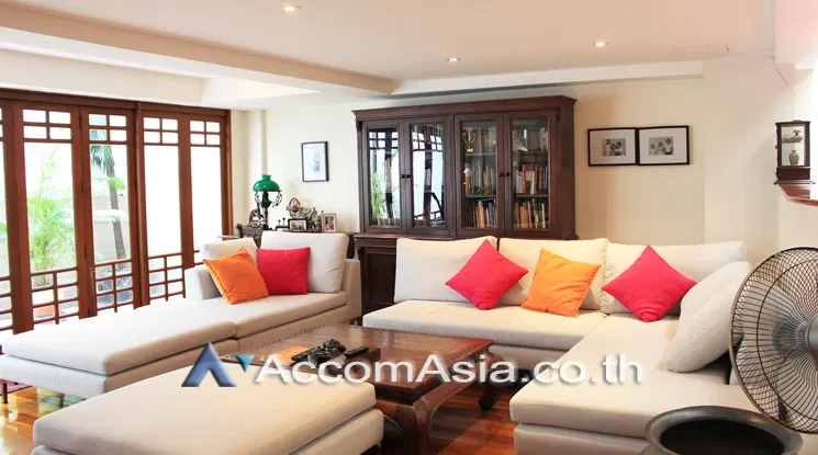 picture 🔼🔽 AccomA 📩  5 BR Townhouse in Khlong Toei Nuea (2514039) - 1/9