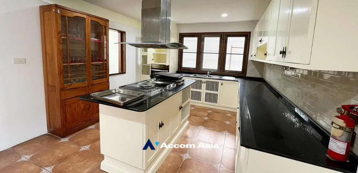 รูป 🔼🔽 AccomA 📩 Exclusive Detached House for Rent in Ekkamai – Private Gated Compound with Only 2 Homes! Shared Swimming pool & Garden (610073) - รูปที่ 7/20