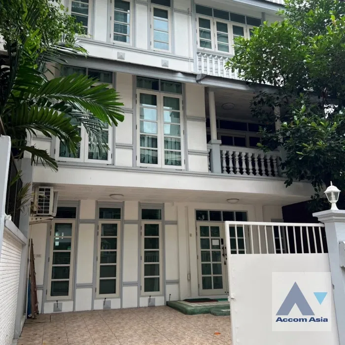รูป 🔼🔽 AccomA 📩 Fully Furnished,Home Office,Pet friendly 4 BR Townhouse in Thung Maha Mek (AA43939) - รูปที่ 1/16