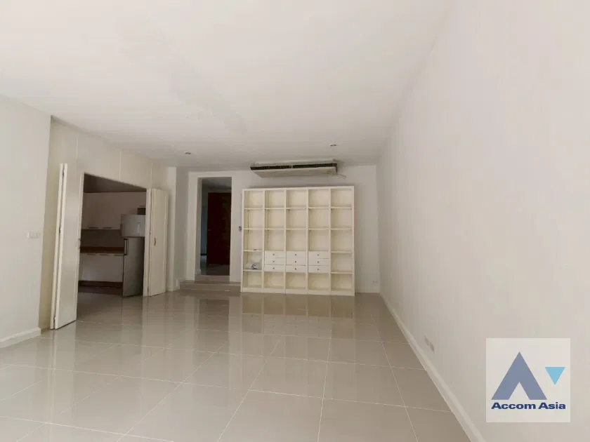 picture 🔼🔽 AccomA 📩  Fully fitted Townhouse for rent ONLY 750m. To BTS Thong lo (11000701) - 8/20