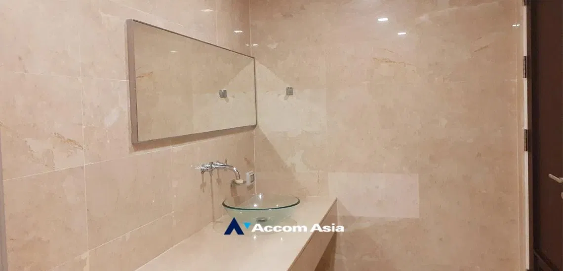 picture 🔼🔽 AccomA 📩 Spacious condominium with polished wood floors and city balcony at Silver Heritage Condominium (1510548) - 17/19